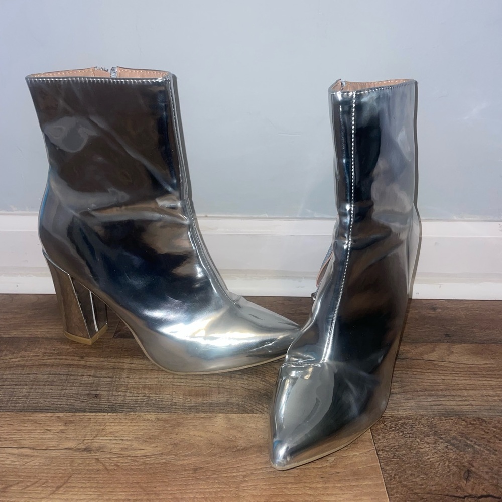 Metalic boots